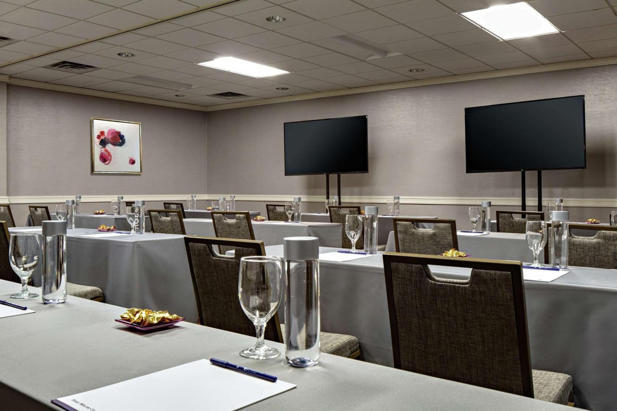 Doubletree By Hilton Fairfield Hotel & Suites Εξωτερικό φωτογραφία