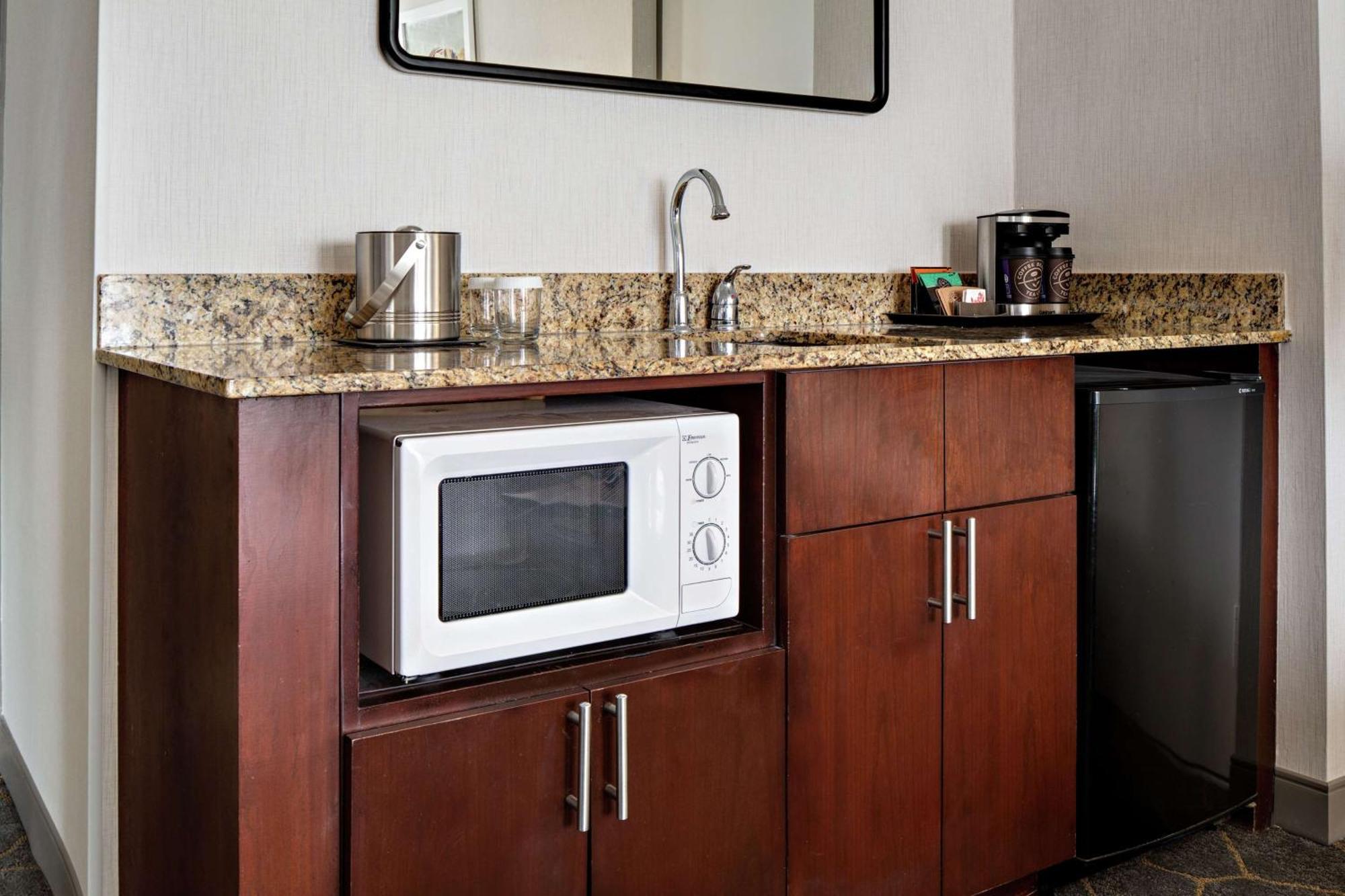 Doubletree By Hilton Fairfield Hotel & Suites Εξωτερικό φωτογραφία